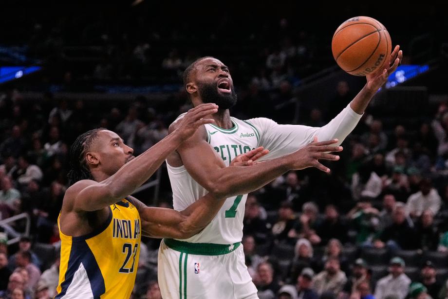 亚博体育官网-布朗30+10西亚卡姆32+10 凯尔特人轻取步行者